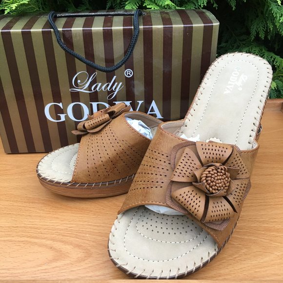 Lady Godiva Brown/Tan Flower Sandals Wedges, sz 10 - Picture 10 of 10